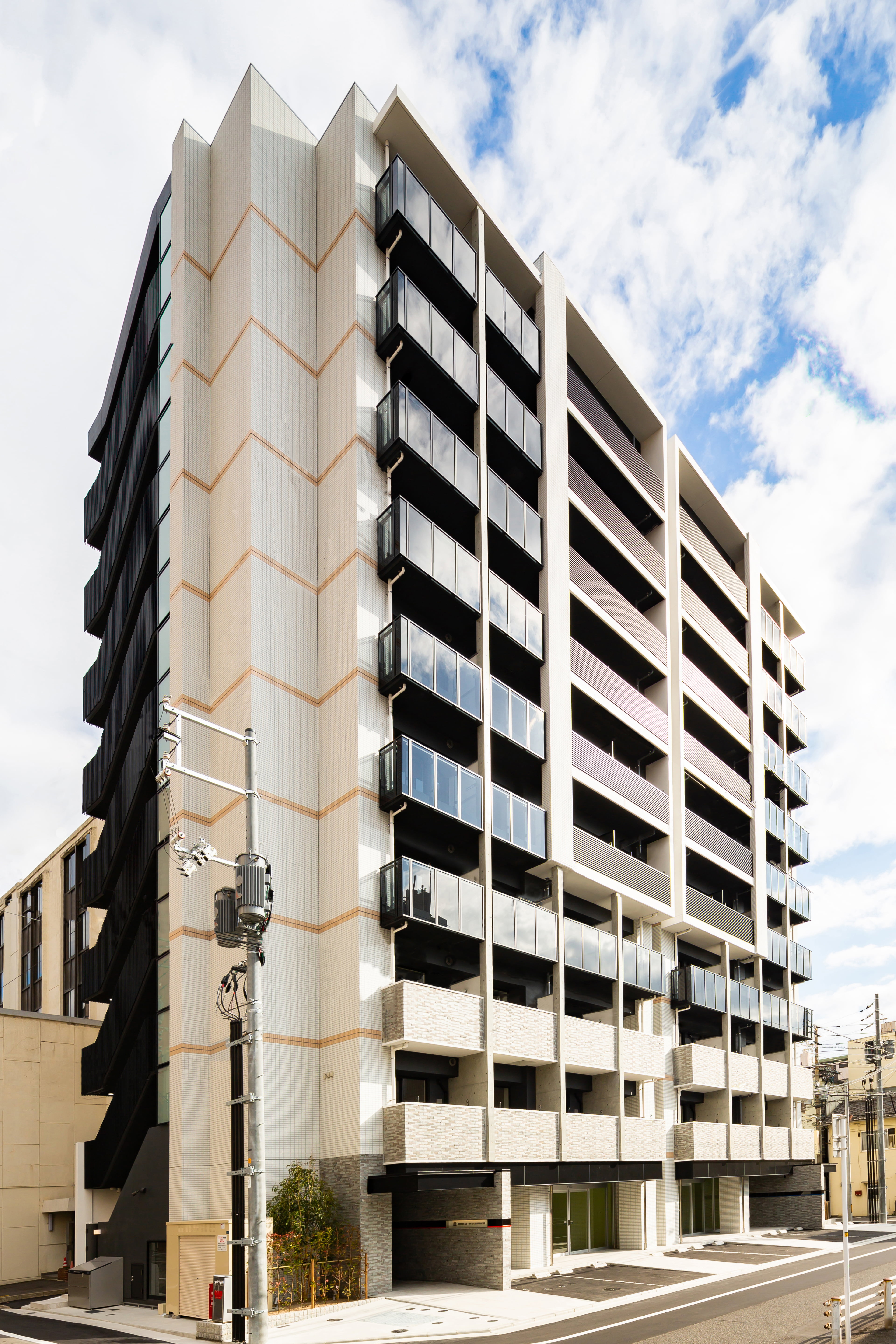 MODERN  LA ・TOUR   YANAGIMACHI